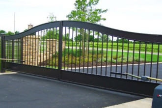 Residential entryway gate